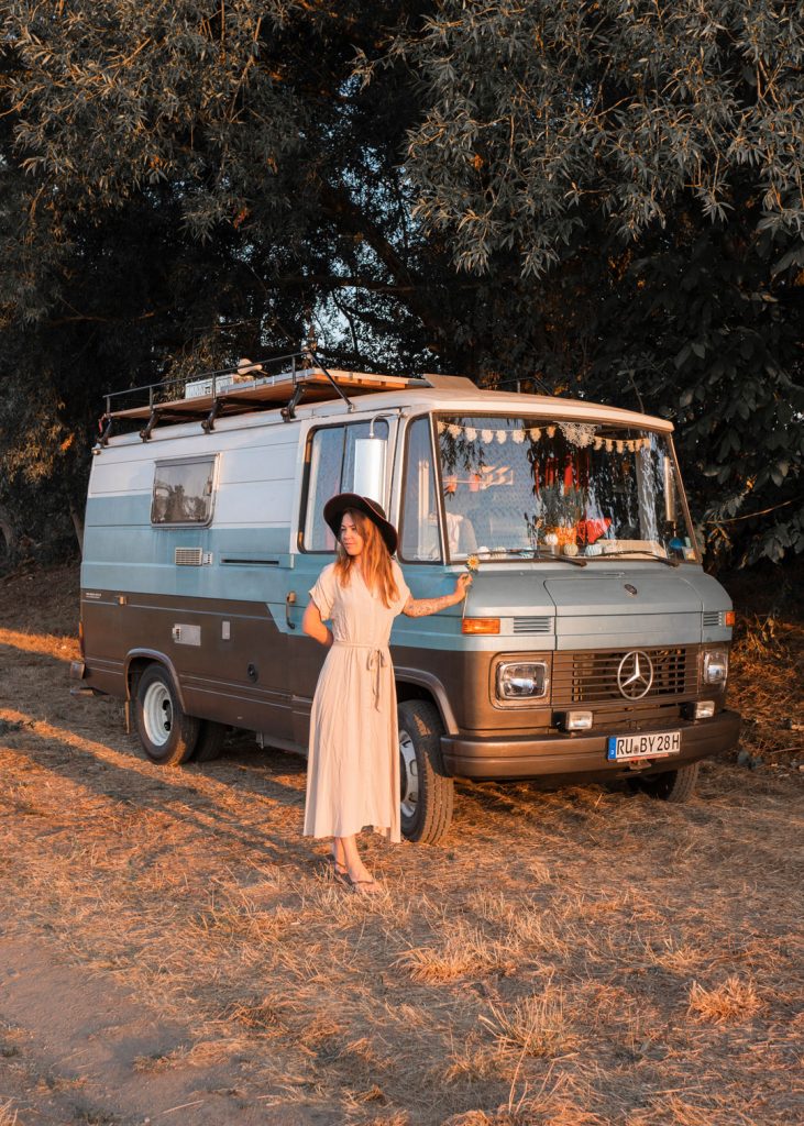 Anni,Travelingbybus im Wohnzimmer der CMT