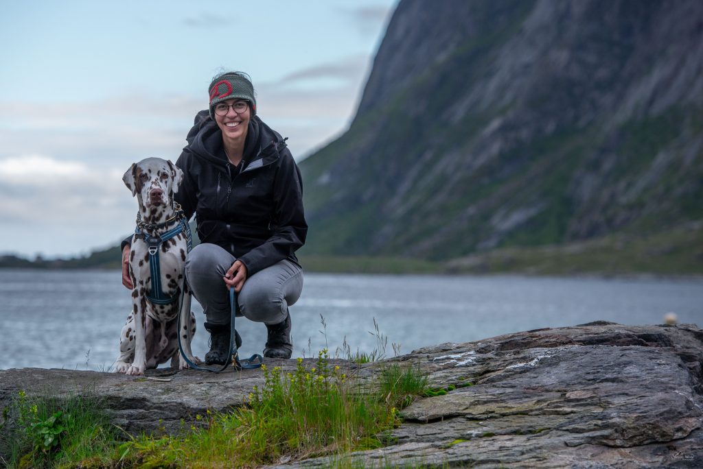 Laura im Wohnzimmer der CMT Messen