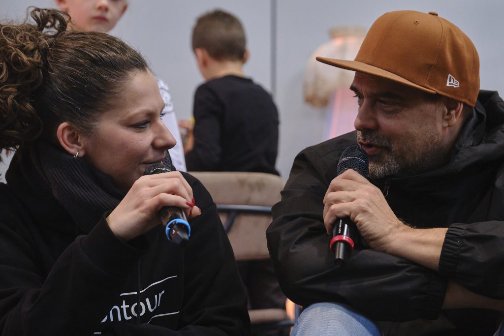 Raphael, VAN UND DAVON und Natti von Jetti on Tour im Wohnzimmer der Urlaubsmessen in Leipzig
